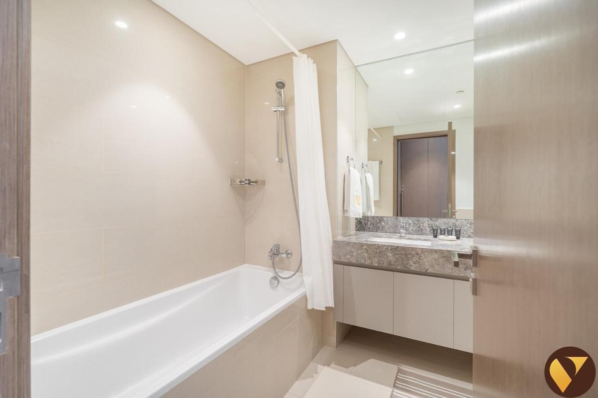 Apartment Vogue 30th Floor Skyline View With Balcony Near To Burj Khailfa And Mall, Act One By Emaar, Downtown Dubai, Sheikh Mohammed Bin Rashid Boulevard Dubai