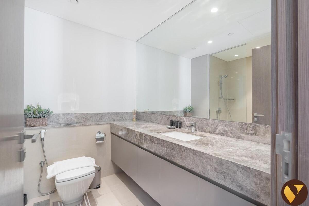 Apartment Vogue 30th Floor Skyline View With Balcony Near To Burj Khailfa And Mall, Act One By Emaar, Downtown Dubai, Sheikh Mohammed Bin Rashid Boulevard *