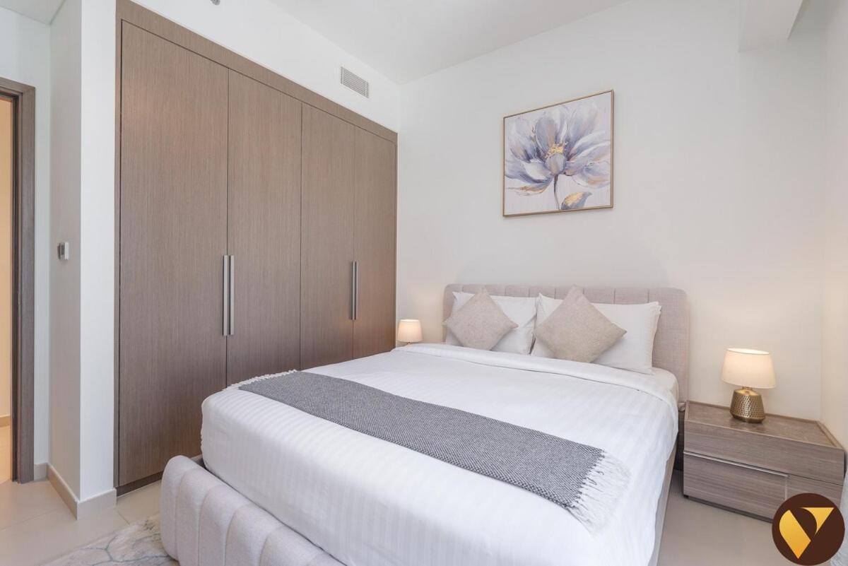 Vogue 30th Floor Skyline View With Balcony Near To Burj Khailfa And Mall, Act One By Emaar, Downtown Dubai, Sheikh Mohammed Bin Rashid Boulevard Apartment