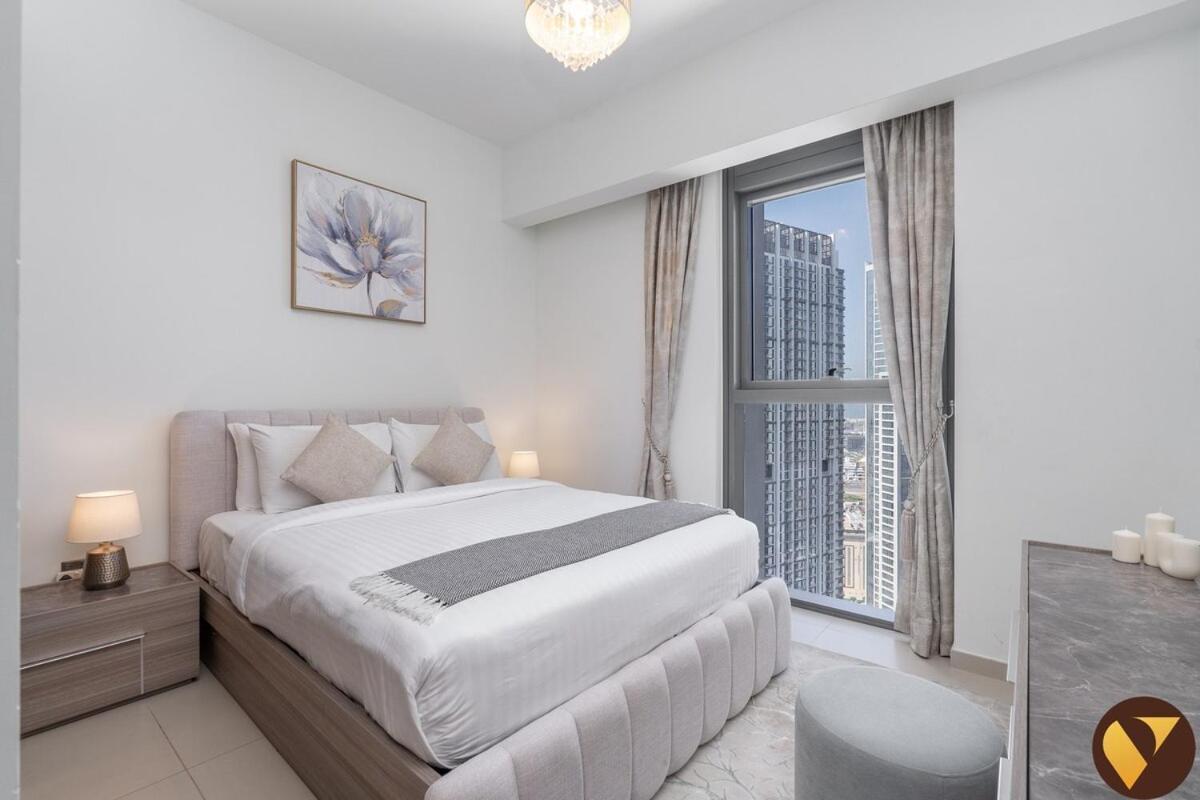 Apartment Vogue 30th Floor Skyline View With Balcony Near To Burj Khailfa And Mall, Act One By Emaar, Downtown Dubai, Sheikh Mohammed Bin Rashid Boulevard *